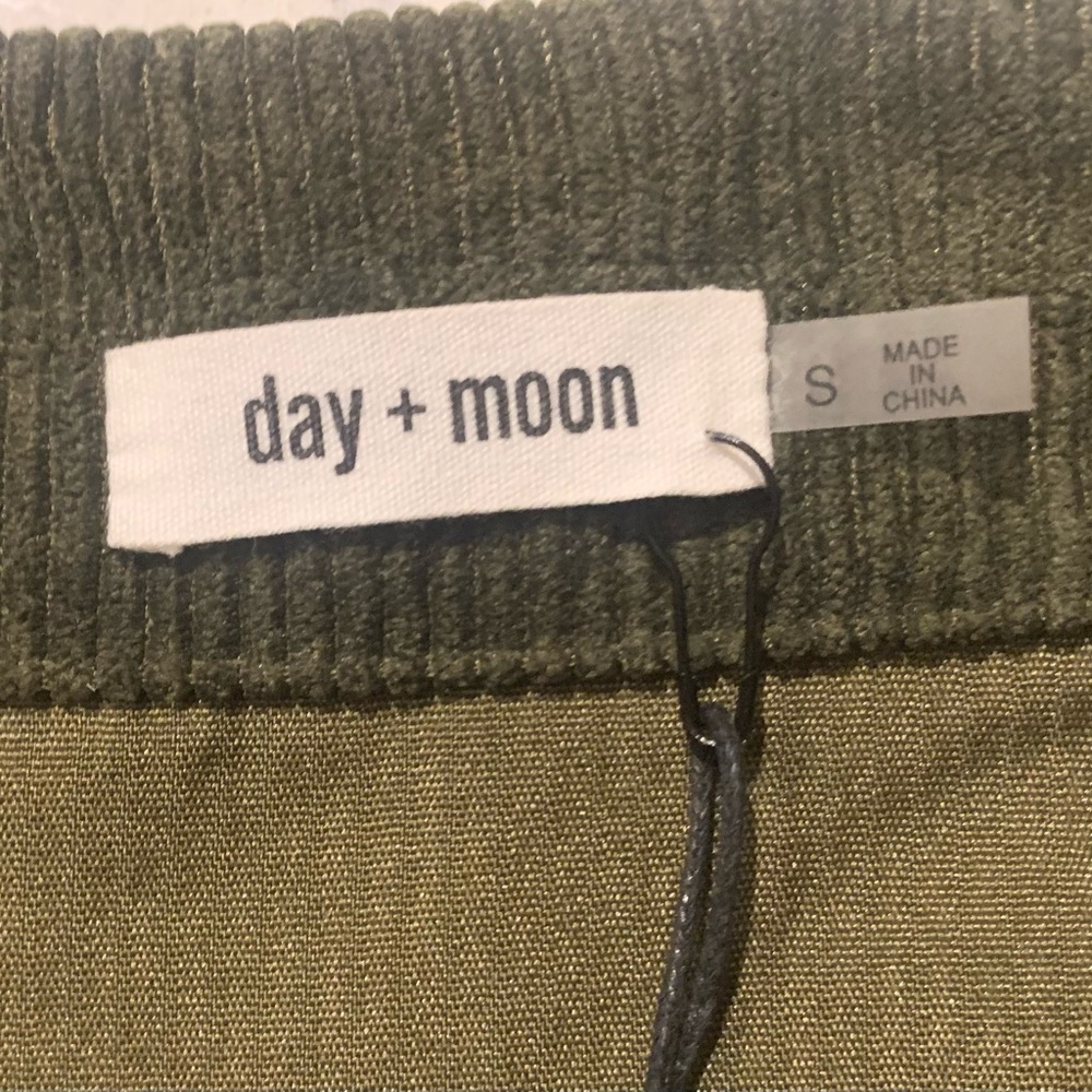 Day + Moon Olive Romper Corduroy Long Sleeve NWT - S - Picture 3 of 7